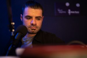 ganar dinero con tu podcast