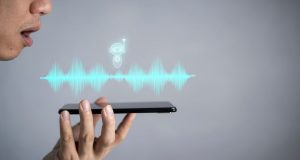 uso de inteligencia artificial para reproducir voces